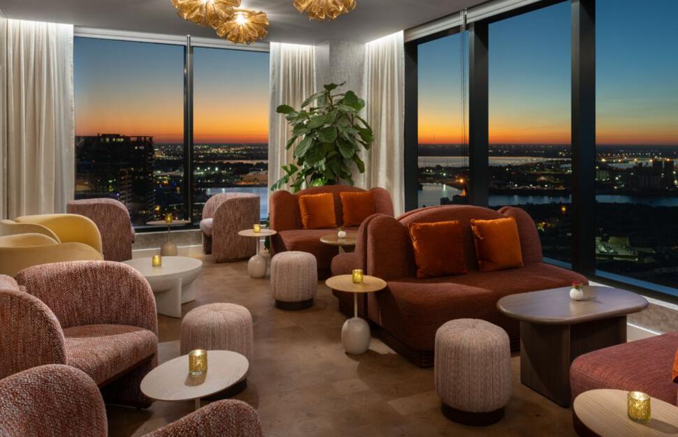 Horizon Lounge