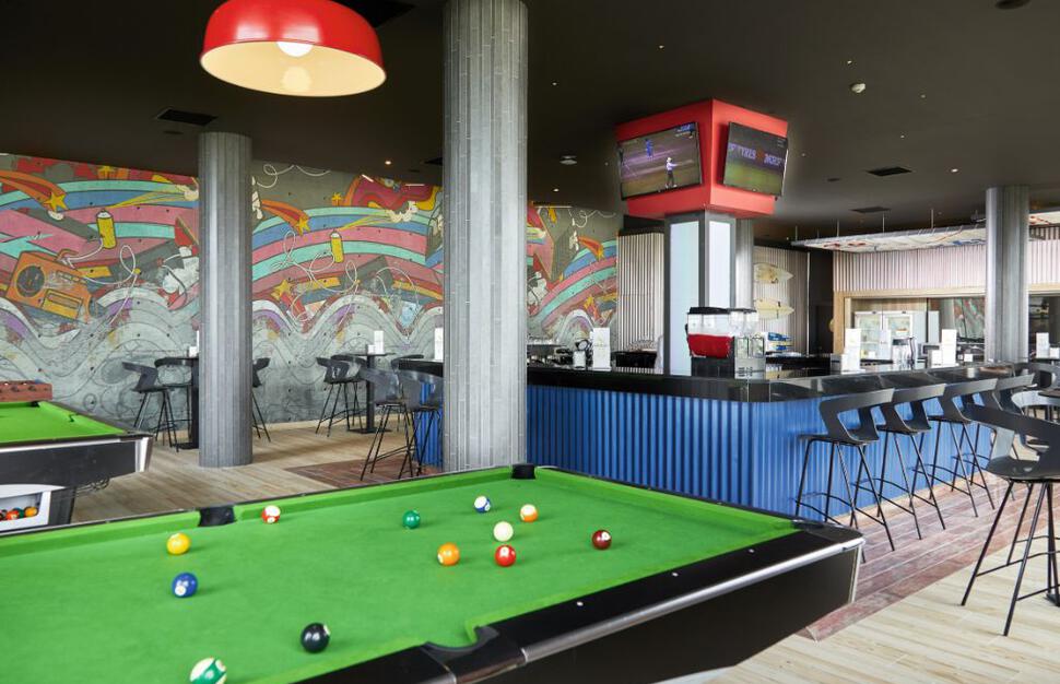 Sports bar