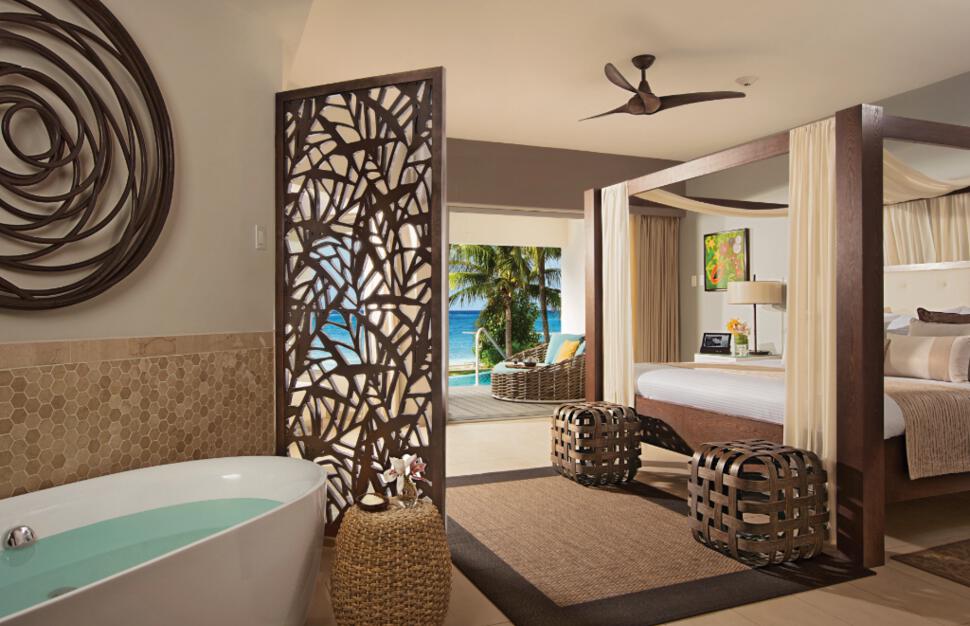 Junior Suite Swim Out Ocean View with Soaking Tub