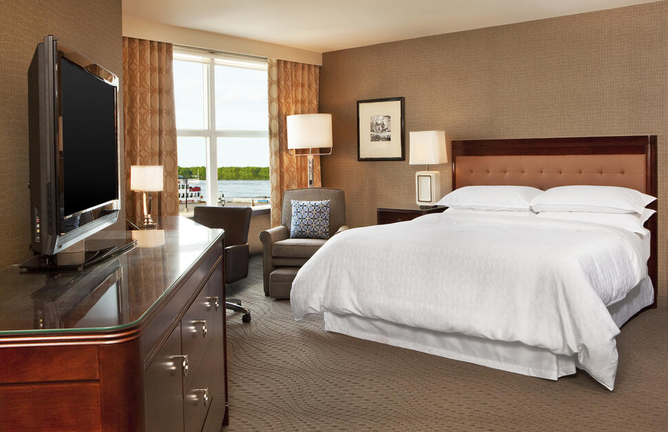 Deluxe King Room