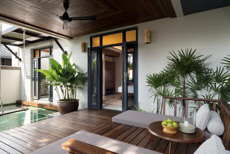 Deluxe Plunge Pool Room