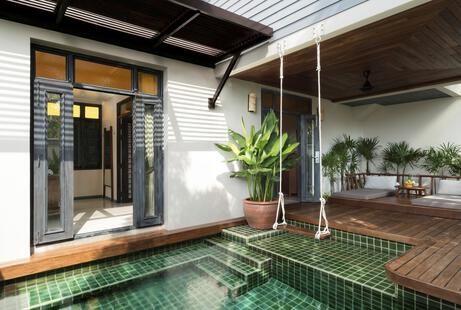 Pool bar