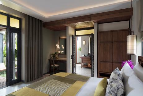 Deluxe Plunge Pool Room