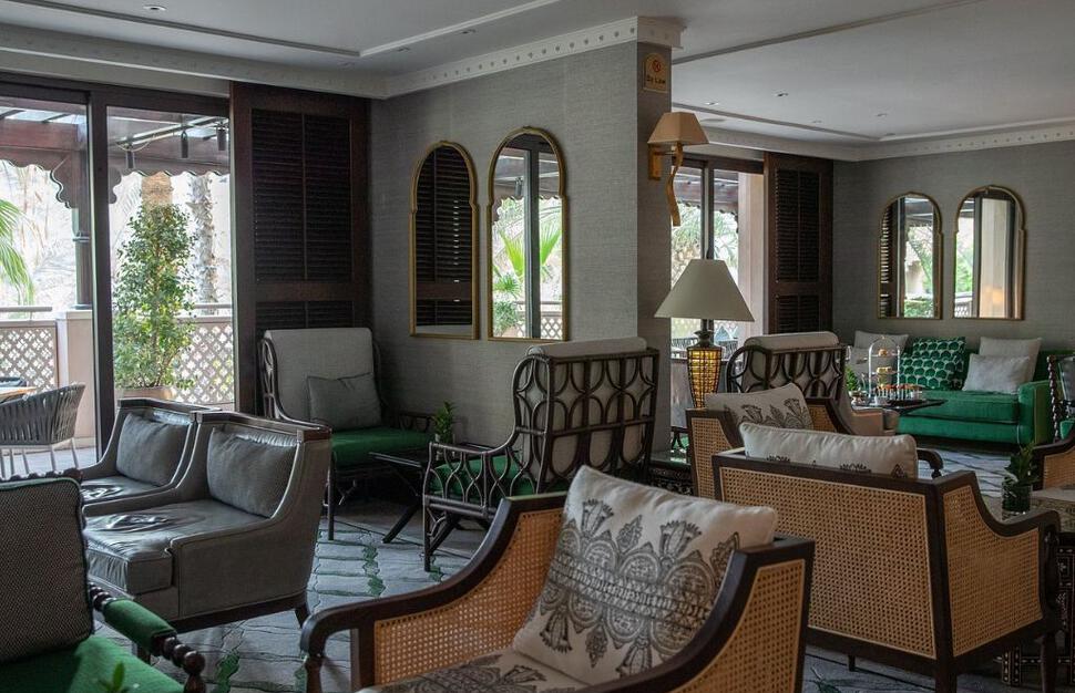 Premium Lounge