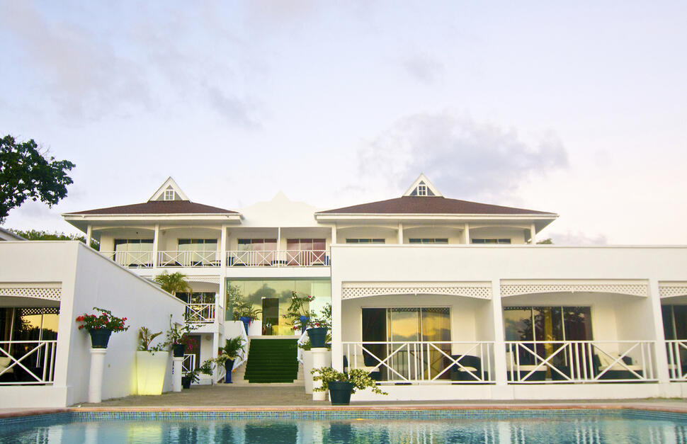 Bay De Luxe Rooms