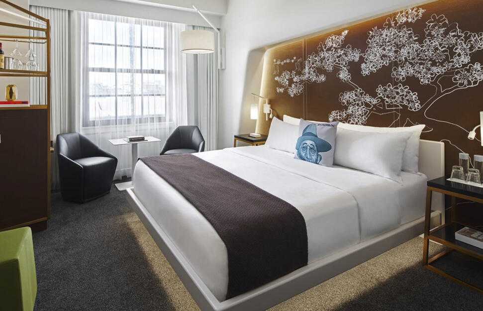 Spectacular Room