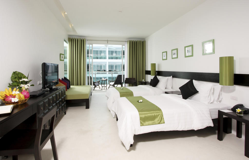 Deluxe Pool View Room