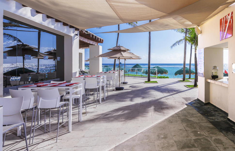 Akeru Beach Bar