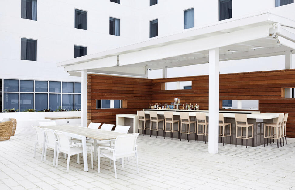 Pool Bar