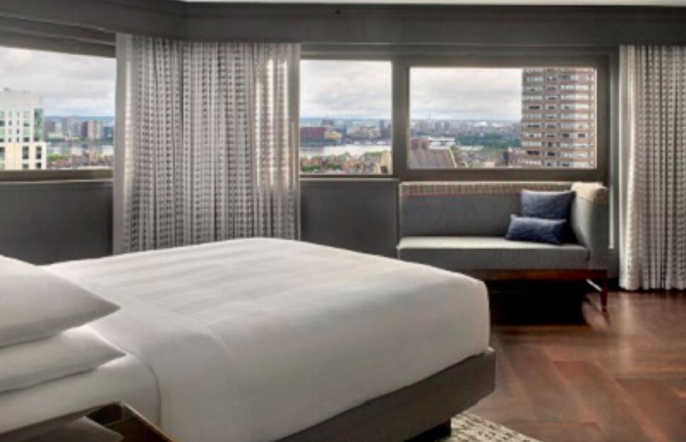 Corner King Room