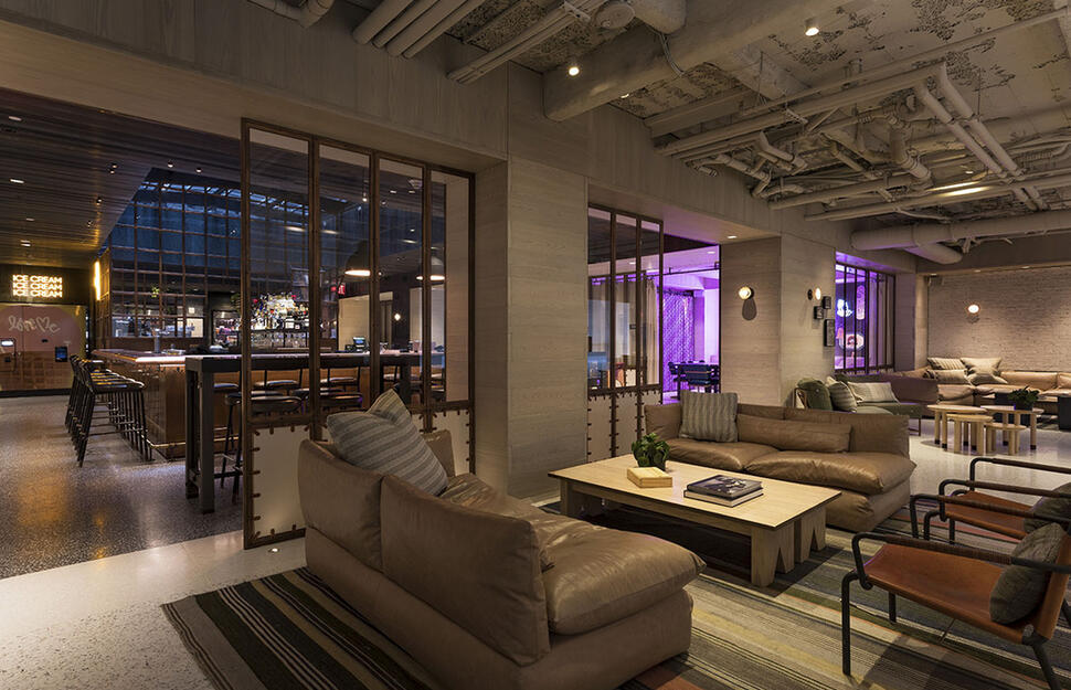 Bar Moxy