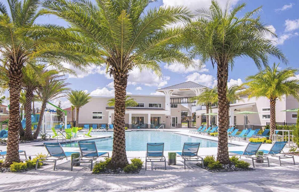 Swimming pool at Veranda Palms