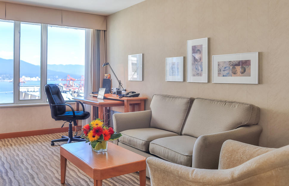 Delta Suite Lounge
