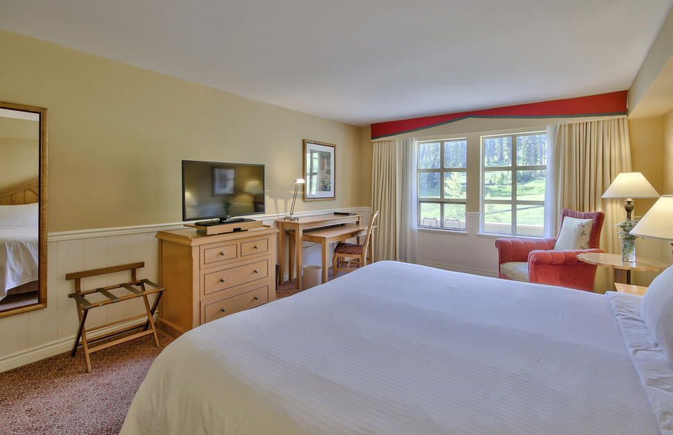 Deluxe Mountain View Room