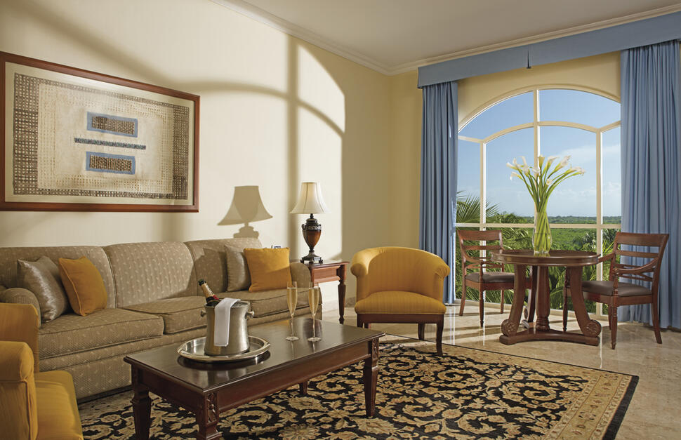 Preferred Club 1-Bedroom Honeymoon Suite