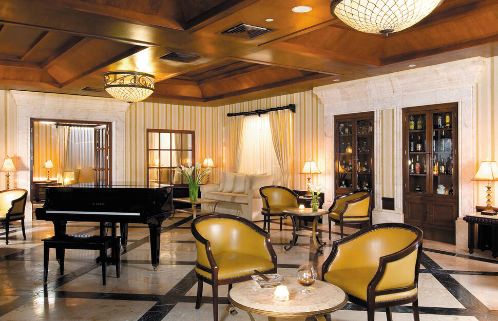 La Habana Cigar and Rum Lounge