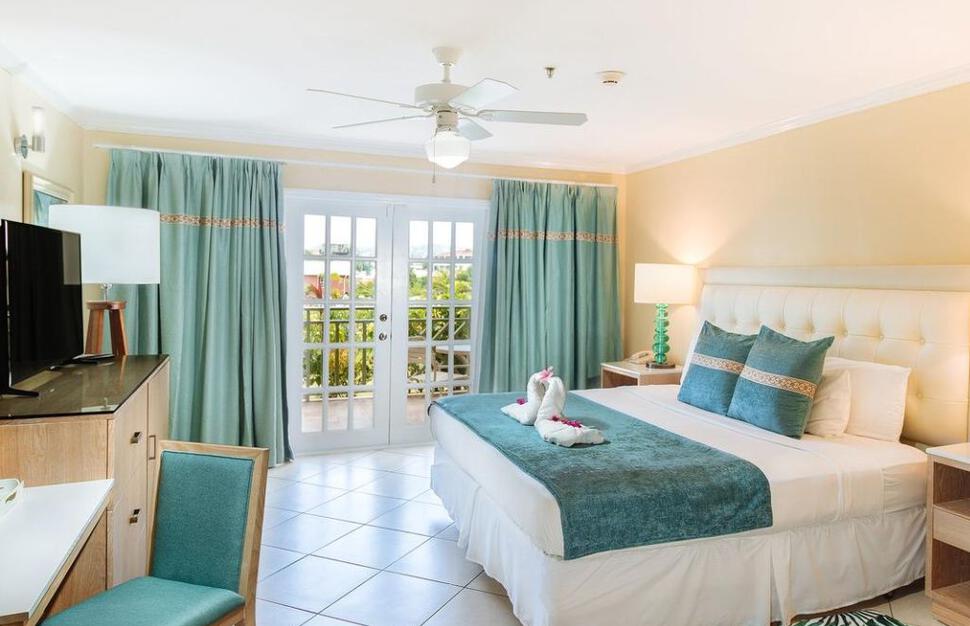 1-Bedroom Beachfront Suite