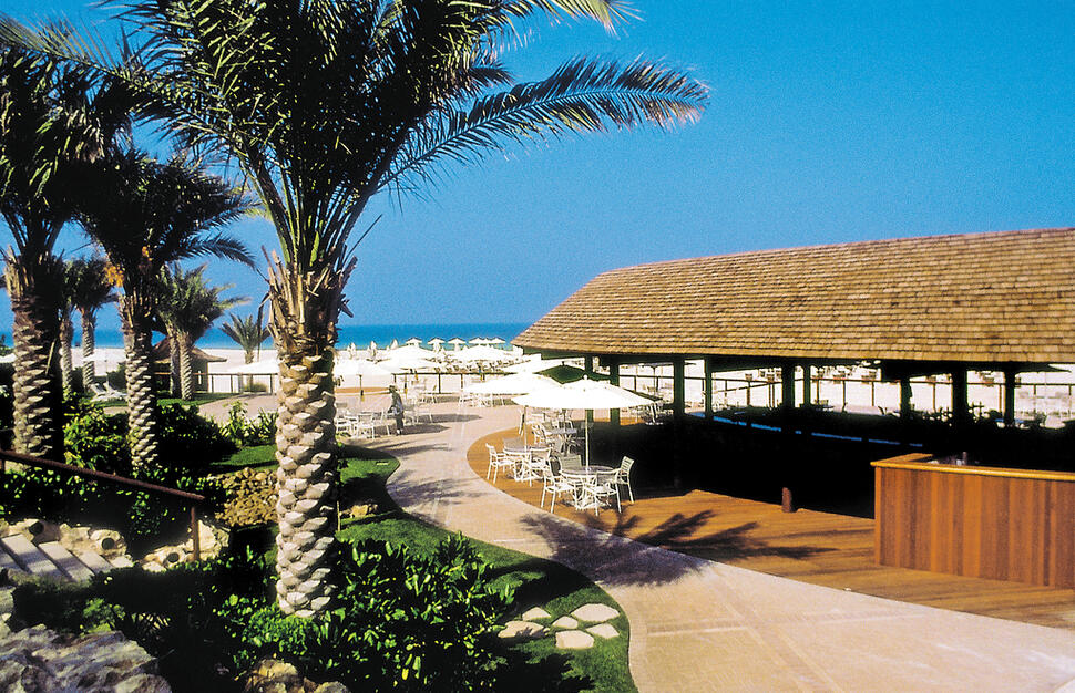 Deluxe Sea View Room, Hilton Dubai Jumeirah Resort, Dubai