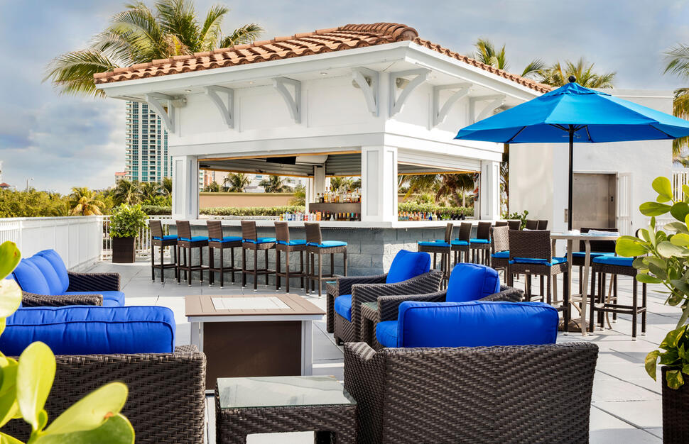 Seabreeze Poolside Bar