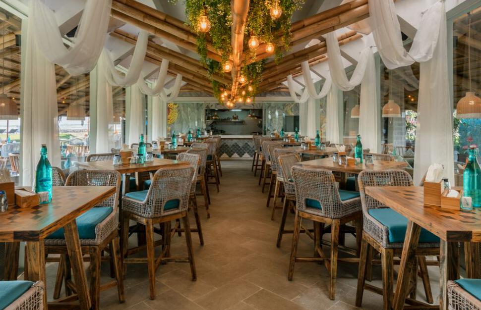 Buffet Dinner Show, Grand Mirage Resort and Thalasso, Bali, Indonesia.