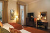 Queen Queen Room, bedroom, St James Hotel New Orleans, Southern USA.