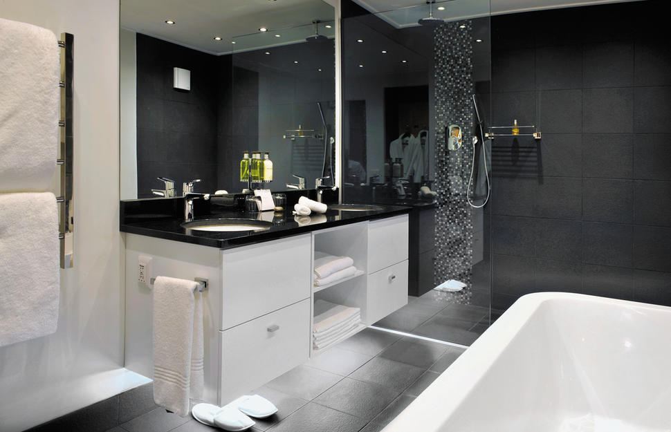Terrace Suite Bathroom