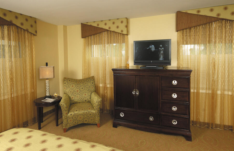 Room Decor, King Room, The Hotel Highland at Five Points South, Alabama, Southern USA