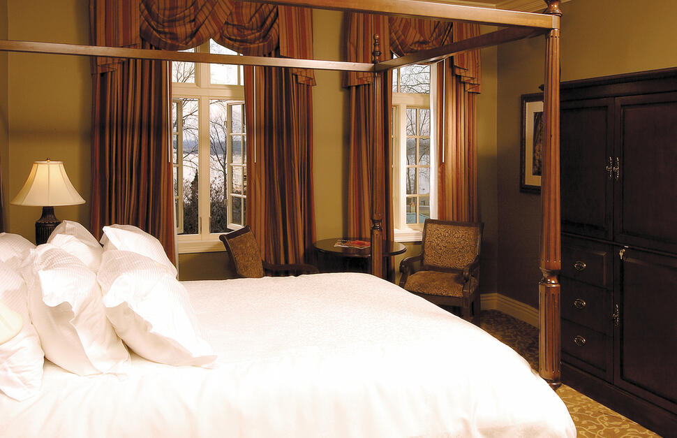 Deluxe Bedroom at the River Inn of Harbor Town, Memphis