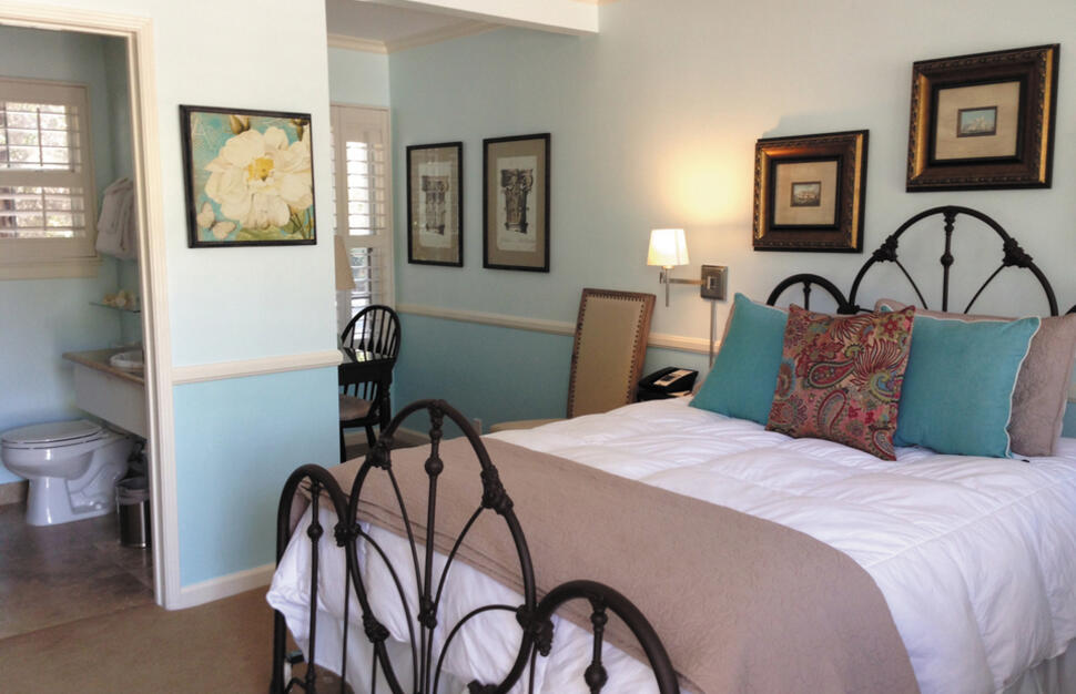 Standard Queen Room