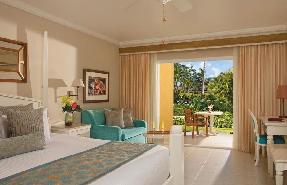 Preferred Club Honeymoon Suite Tropical View