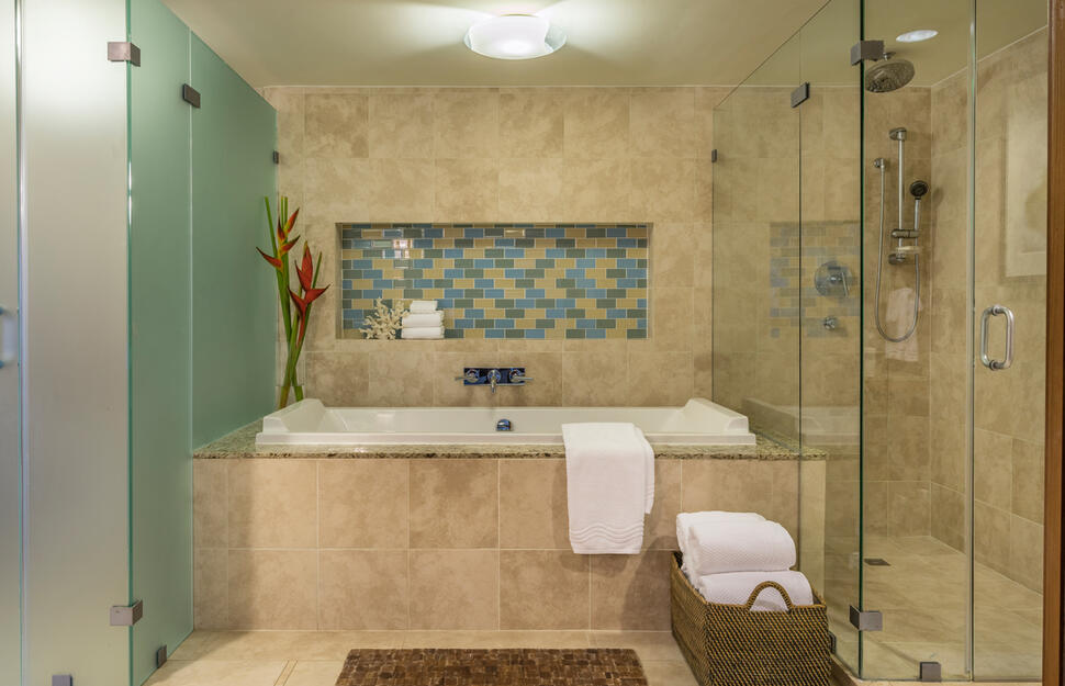 Suite bathroom