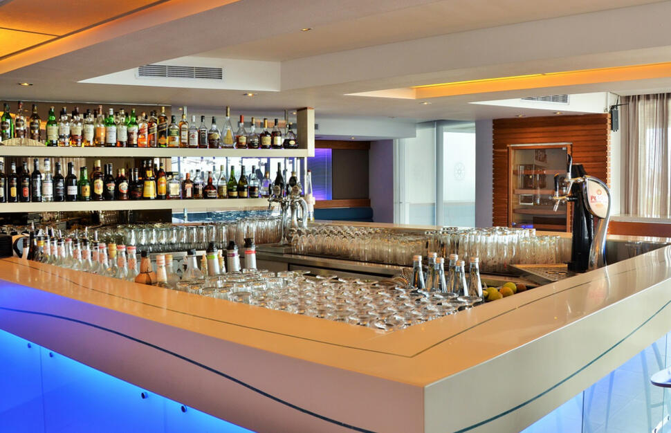 Tobago’s Bar, Radisson Blu Hotel Waterfront, Cape Town, South Africa