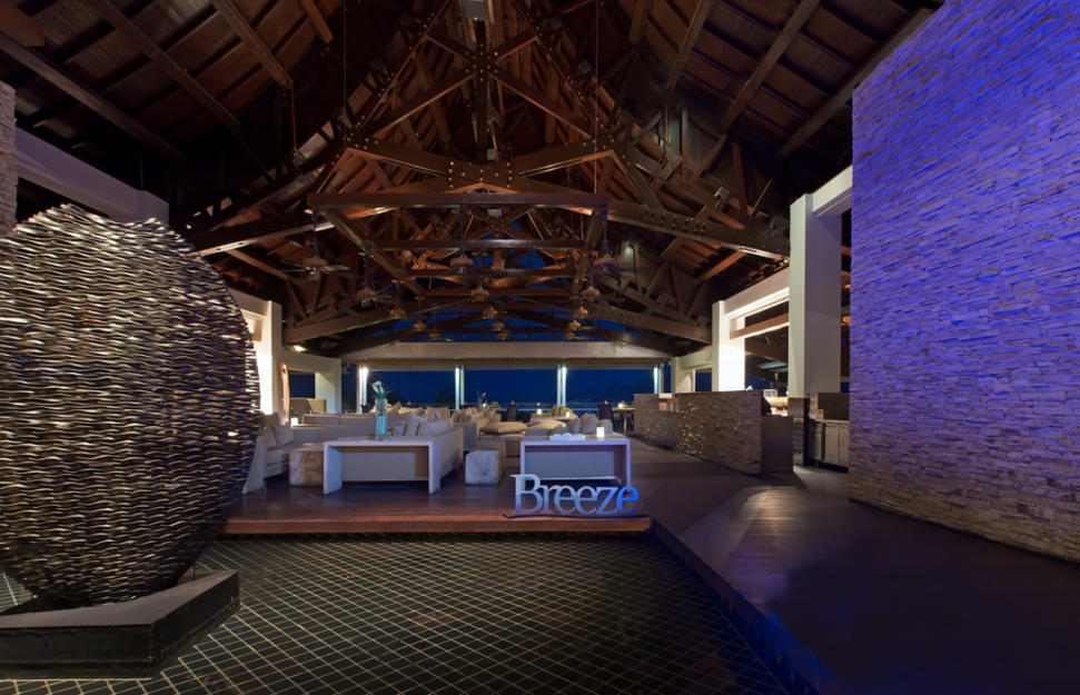 Breeze Lounge