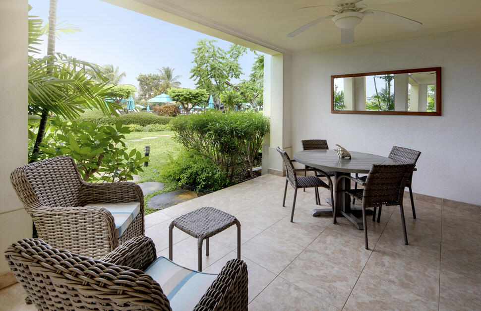Living/dining area