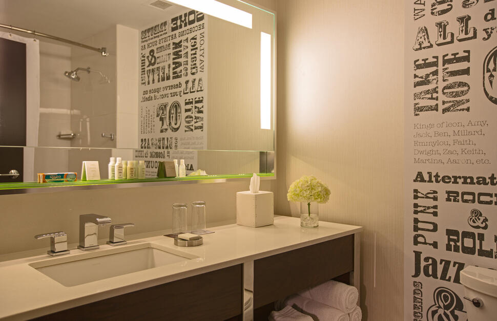 Guest room, bathroom, mirror, sink, Renaissance Nashville, Deep south, USA