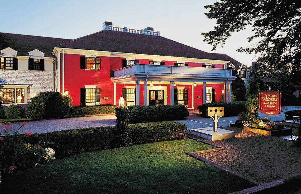 Exterior of Dan'l Webster Inn & Spa in Sandwich Masaschusetts