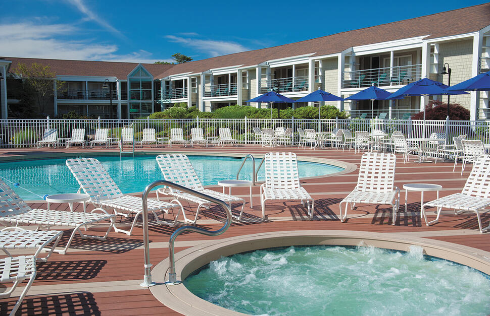 Swimming pool and Jacuzzi