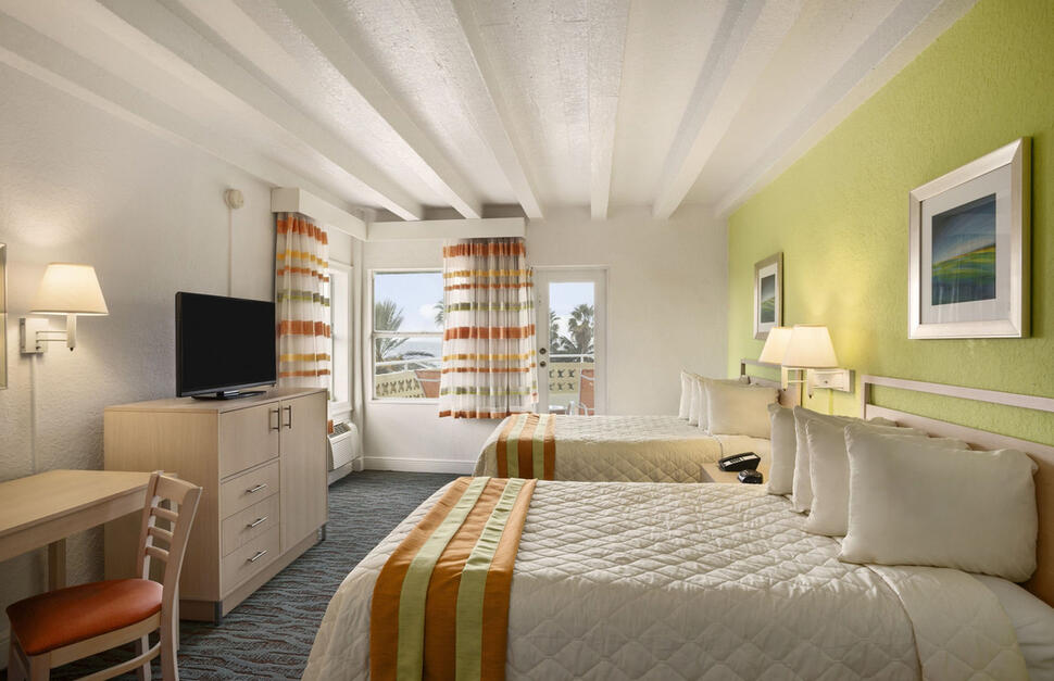 2 Double Ocean front Bed Room with balcony