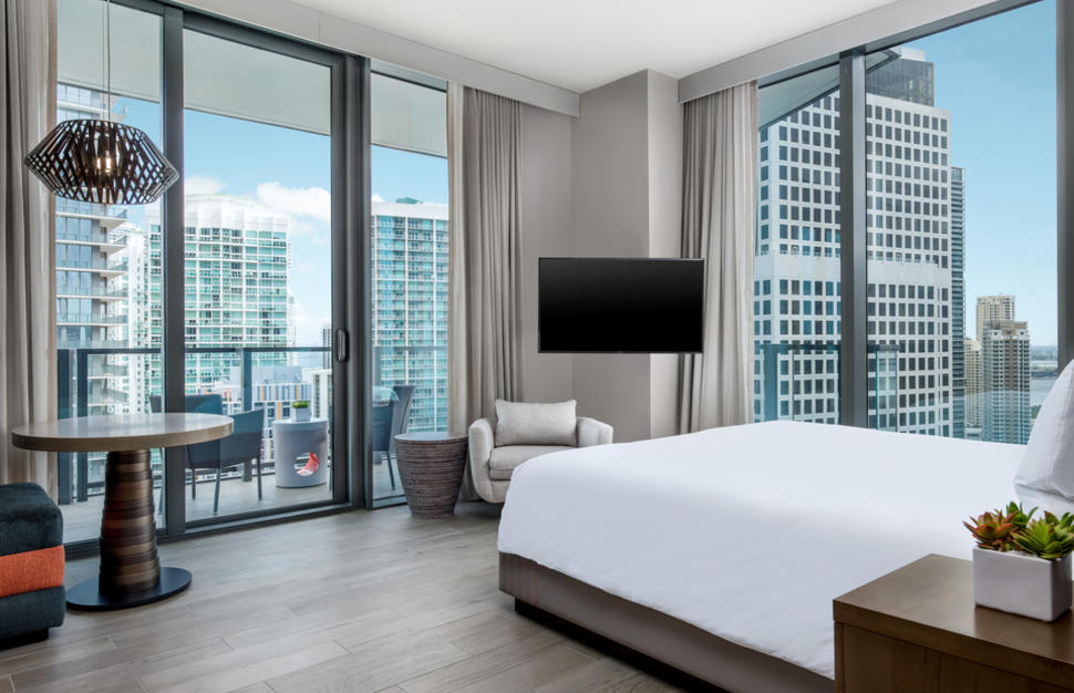 Bay King Room