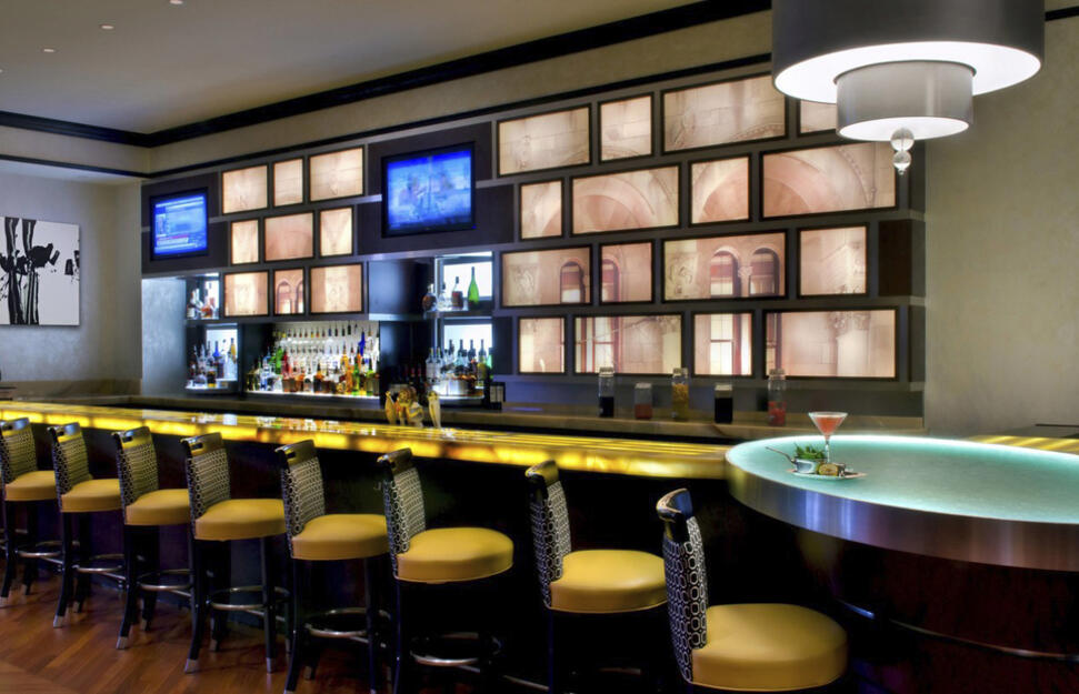 525LEX Restaurant & Lounge