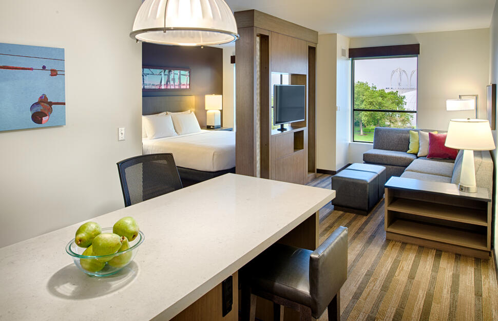 King Bed Studio Kitchen Suite