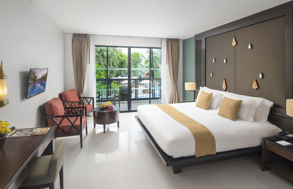 Deluxe Pool View Room