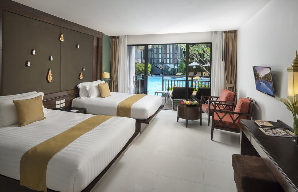 Deluxe Pool Access Room