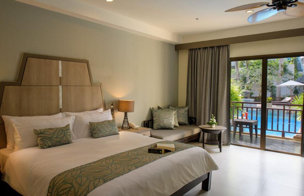 Deluxe Pool Access with Jacuzzi Room