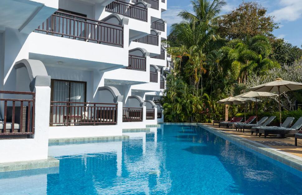 Deluxe Pool Access Rooms