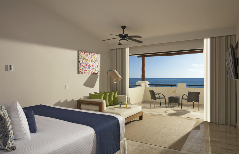 Preferred Club Junior Suite Tropical View King Room
