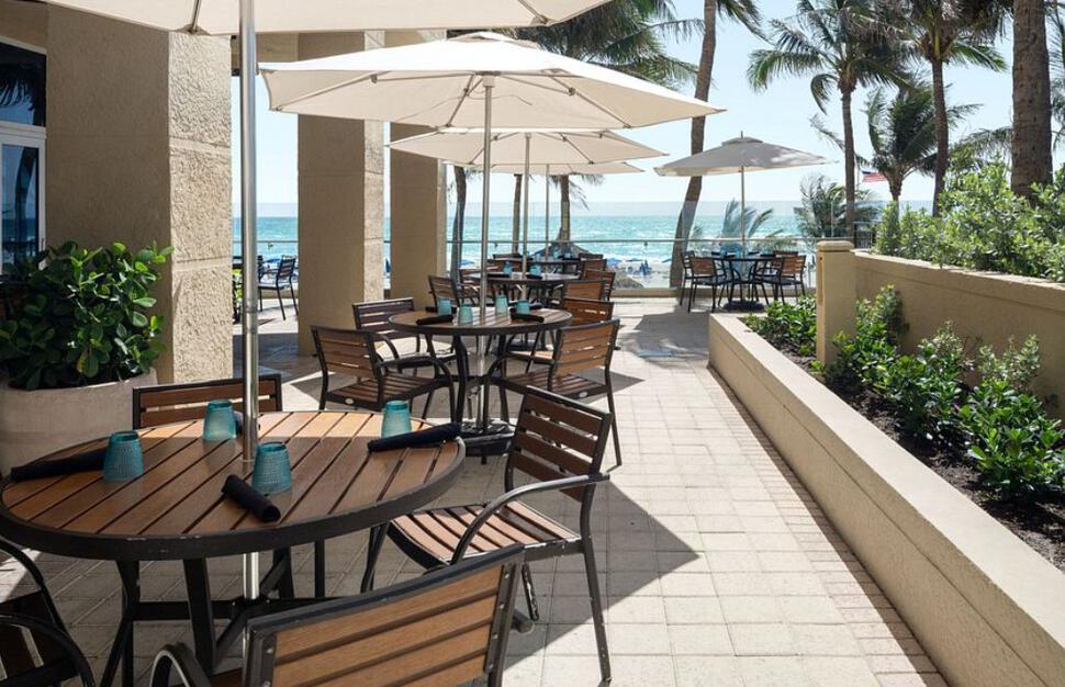 3800 Outdoor Dining
