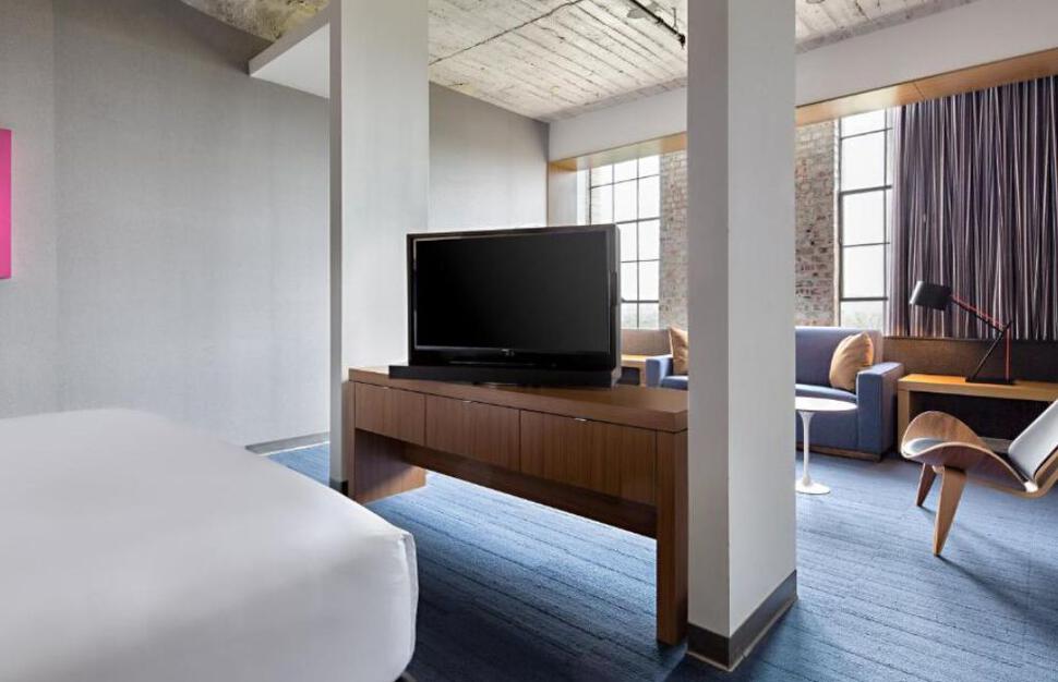 Savvy Suite 1 King