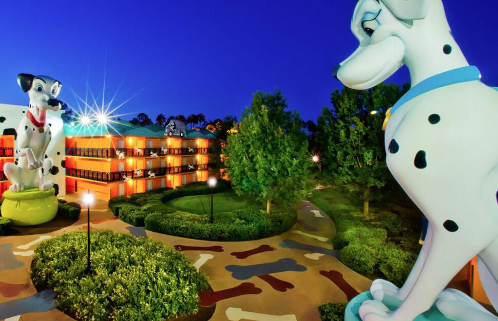 Resort grounds and theming