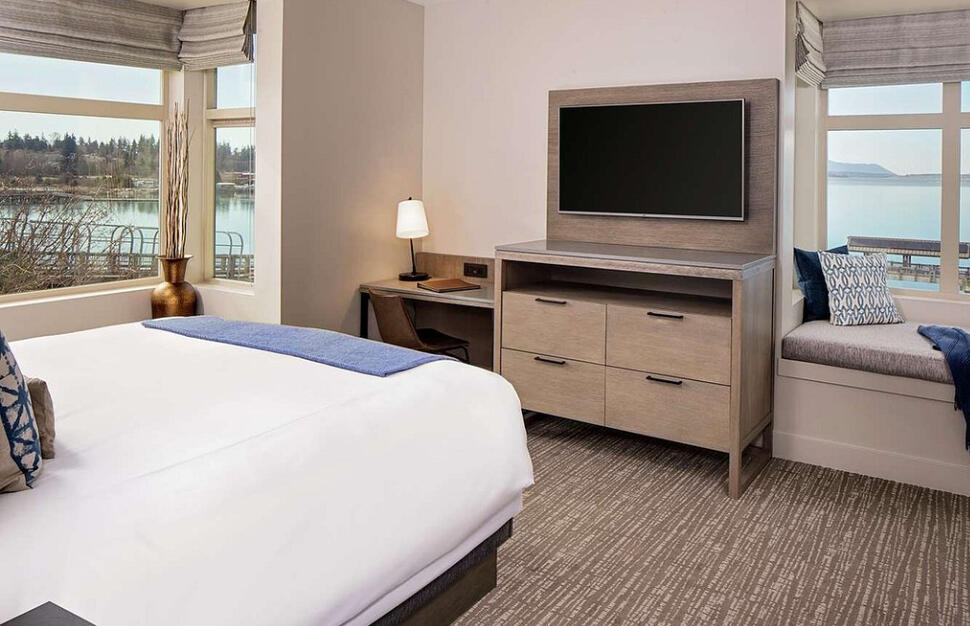 1 King Bedroom Corner Suite